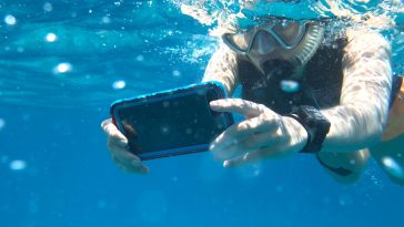 Αδιάβροχες θήκες για κινητά